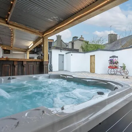 Patriot Bar Hottub-sleeps30 アビーフェール