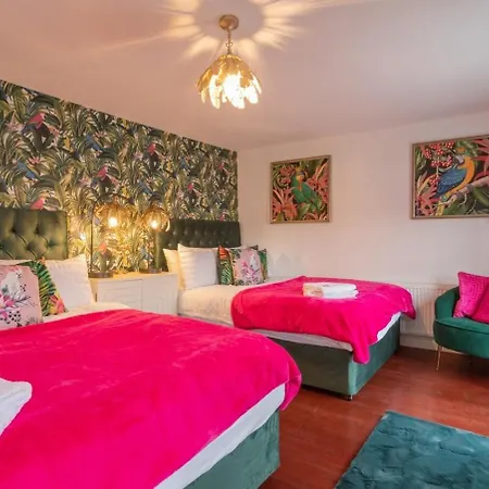 Patriot Bar Hottub-sleeps30 * Abbeyfeale