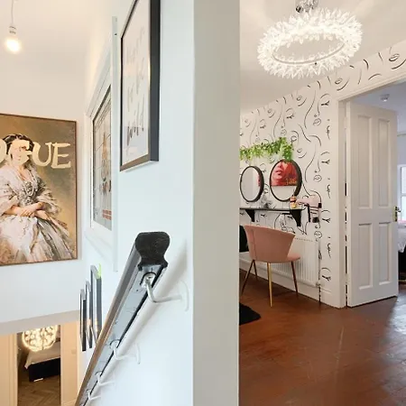 Patriot Bar Hottub-sleeps30