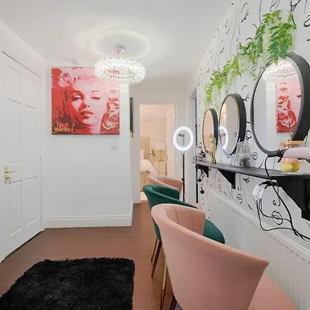 Patriot Bar Hottub-sleeps30