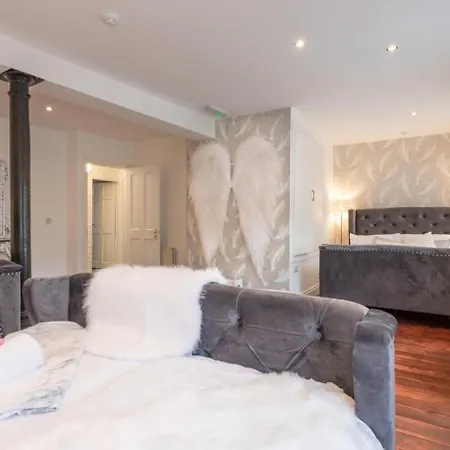 Patriot Bar Hottub-sleeps30