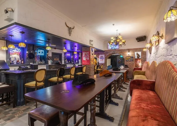 Patriot Bar Hottub-sleeps30