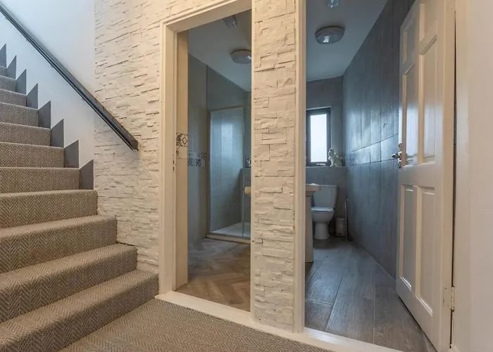 Patriot Bar Hottub-sleeps30