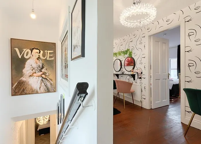 Patriot Bar Hottub-sleeps30