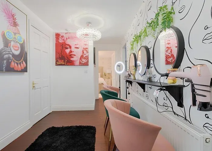 Patriot Bar Hottub-sleeps30