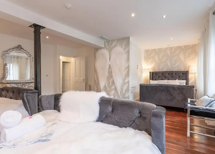 Patriot Bar Hottub-sleeps30