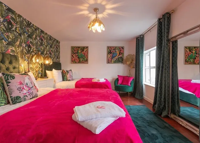 Patriot Bar Hottub-sleeps30